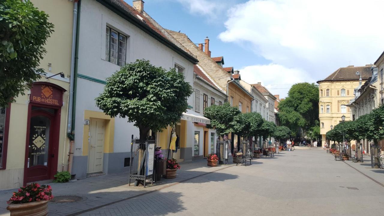 Lima Hostel Gyor Exterior photo